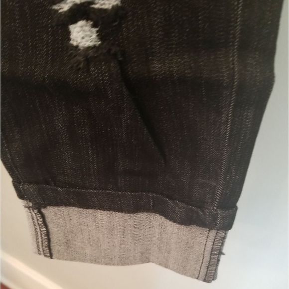 Bon.Jeans Premium Denim High Rise Cuffed Black Distressed Capri Jean's NWT - Picture 7 of 13
